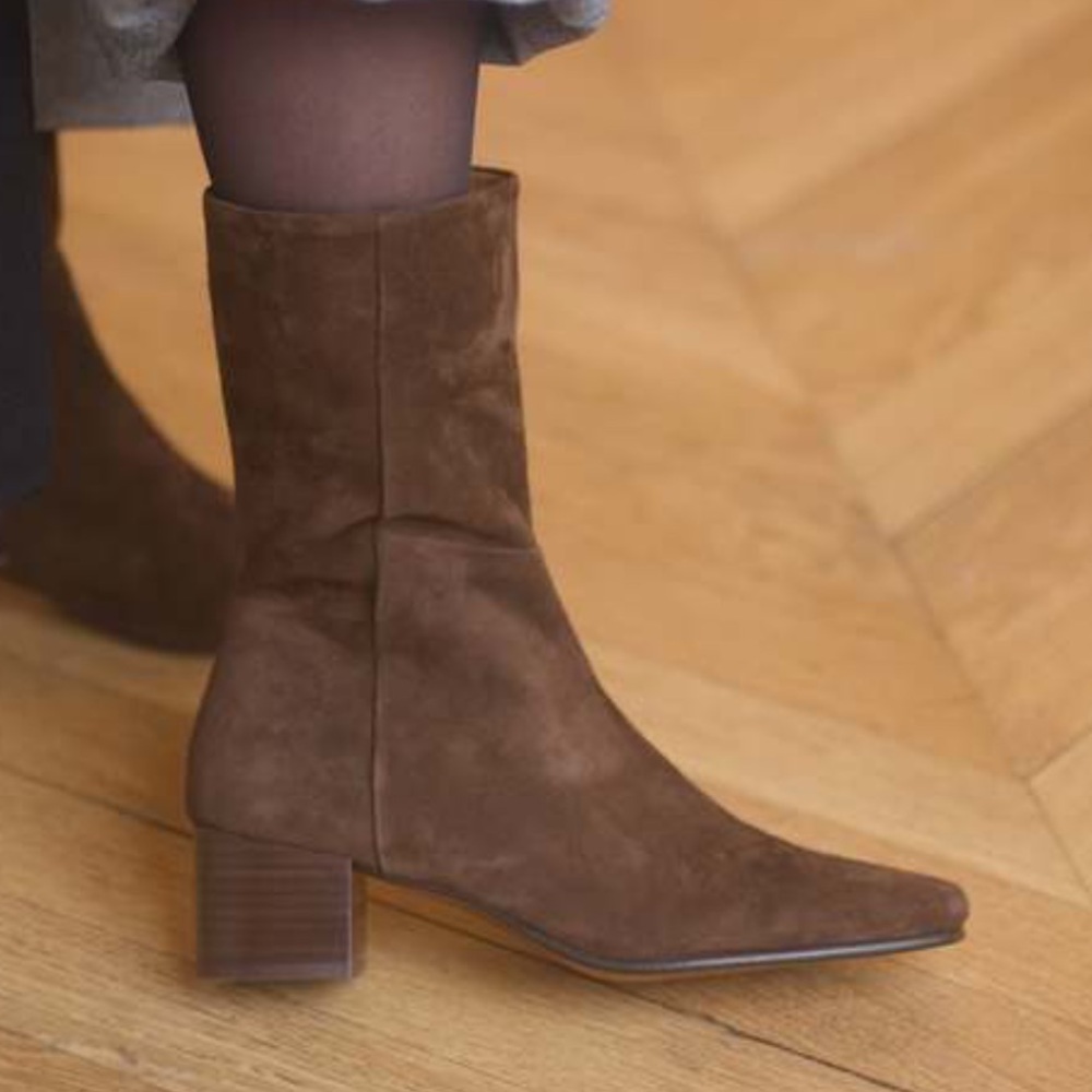 Anne Thomas Victoria Boots in Baia/Brown Suede EUC